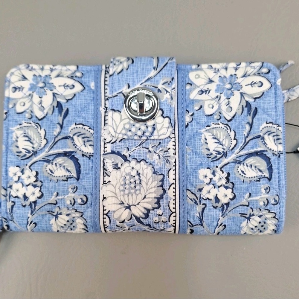 ‼️BRAND NEW‼️Vera Bradley Sweet Garden Blue Wallet